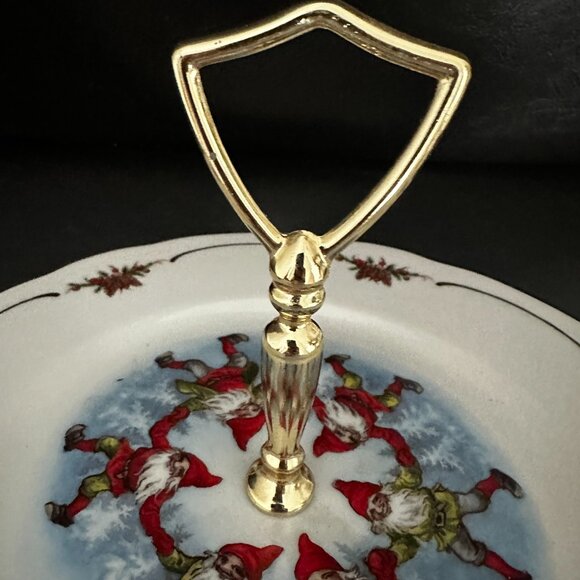 Old Fashioned Christmas by Christineholm Porcelaine Luncheon-Dessert Plae Disc. - Picture 5 of 7
